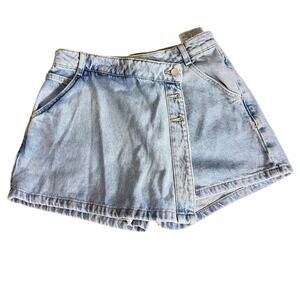 Zara Light Wash Denim Asymmetrical Button Skort Size M Medium Woman Shorts